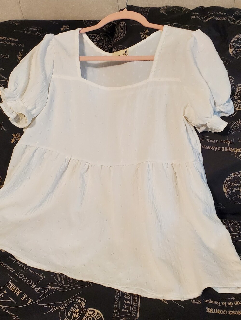 Mindy Mae's Market Women's M Babydoll textured dot Top